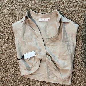 NWT ASTR crop linen top